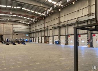 Industrial for rent at Polígono La Postura, Valdemoro, Madrid, 28341 with building, fixture, floor, flooring, hall, composite material, engineering, gas, building material and city around