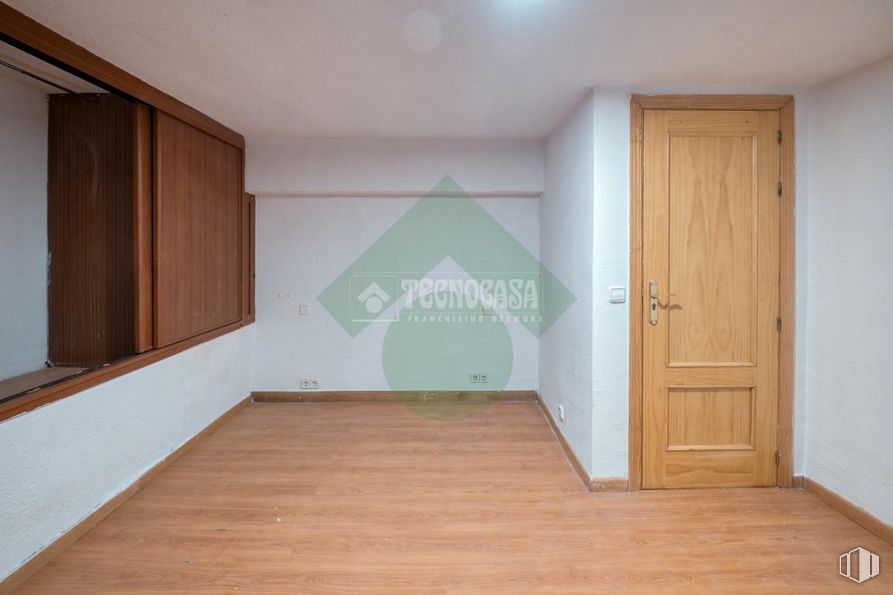 Local en venta en Calle Eduardo Morales, Carabanchel, Madrid, 28025 con puerta, marrón, edificio, madera, accesorio, pintura, interiorismo, tinte para madera, suelo y suelos alrededor