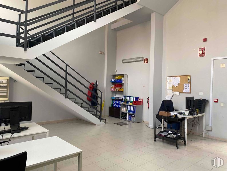 Industrial for rent at Zona La Cantueña, Fuenlabrada, Madrid, 28946 with desk, table top, flooring, floor, interior design, furniture, ceiling, shelving, chair and hall around