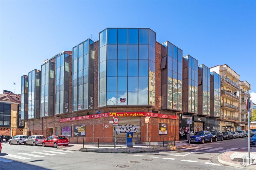 Oficina en venta en Calle Luna, 1, Fuenlabrada, Madrid, 28945 con edificio, coche, cielo, rueda, propiedad, vehículo, neumático, edificio comercial, barrio y fachada alrededor