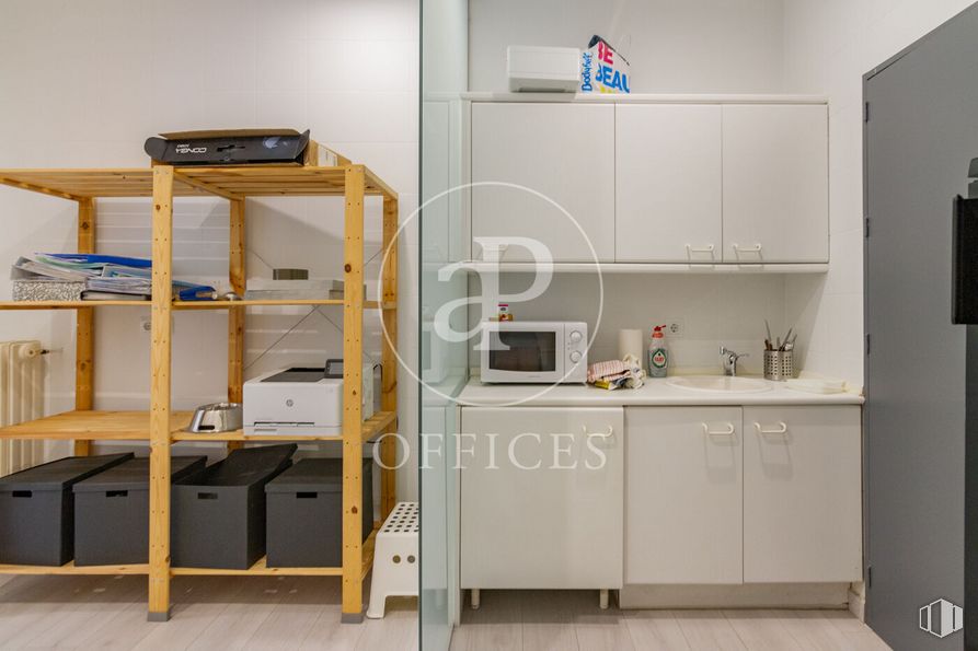 Oficina en alquiler y venta en Calle Serrano, Salamanca, Madrid, 28001 con ebanistería, mueble, , mesa, , , edificio, escritorio,  y  alrededor