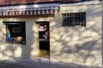 Retail for sale at Zona centro, Cuenca, 16004 with window, door, building, architecture, wall, house, gas, facade, tints and shades and city around