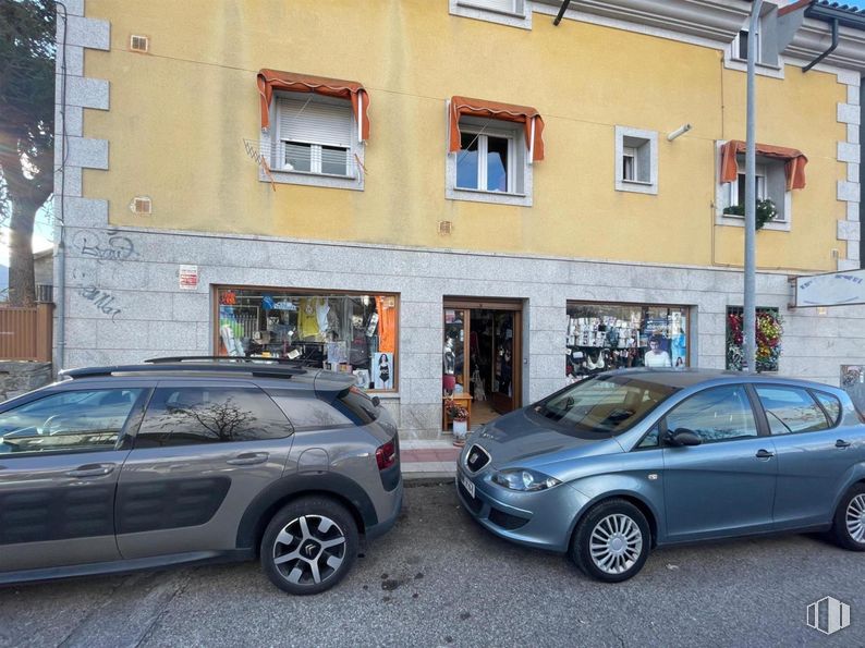 Local en venta en Centro, Moralzarzal, Madrid, 28411 con coche, rueda, ventana, neumático, vehículo terrestre, vehículo, vehículo de motor, iluminación del automóvil, exterior del automóvil y luz de estacionamiento alrededor