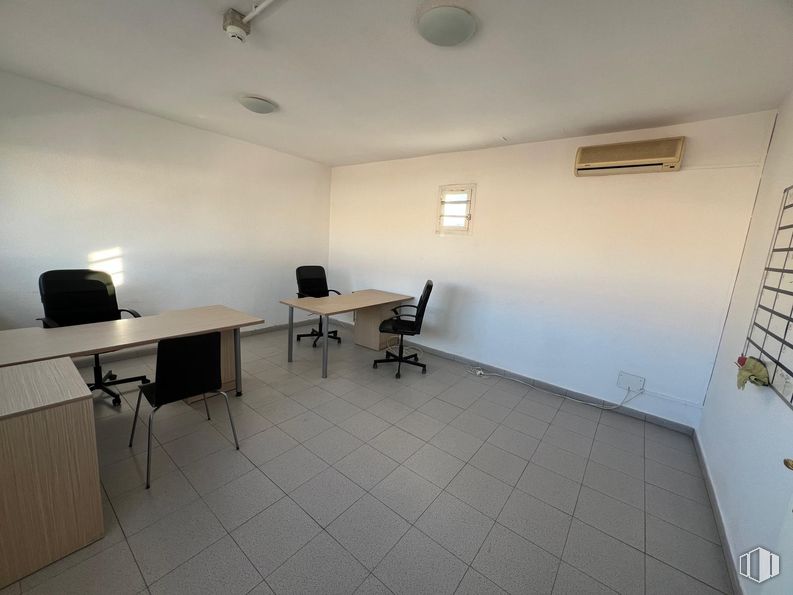 Industrial for sale at Zona Avenida Madrid, Arganda del Rey, Madrid, 28500 with chair, light fixture, table, desk, furniture, flooring, floor, interior design, room and office chair around