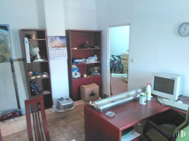 Retail for rent at San Roque-Concordia-Adoratrices, Guadalajara, 19002 with television, table, furniture, property, picture frame, building, personal computer, desk, home appliance and clock around