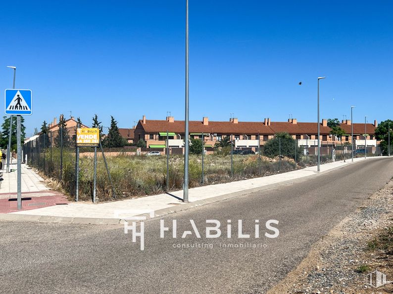 Land for sale at Núcleo residencial , Nambroca, Toledo, 45190 with sky, street light, plant, infrastructure, building, road surface, asphalt, land lot, tree and house around