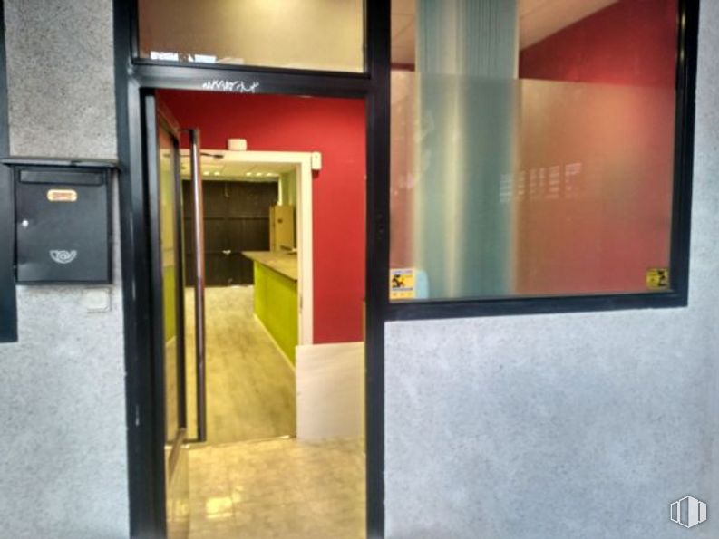 Retail for sale at Calle Fernando III, Villaviciosa de Odón, Madrid, 28670 with mirror, fixture, building, door, flooring, gas, glass, wood, composite material and house around