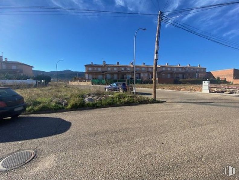 Land for sale at Calle América, Navahermosa, Toledo, 45150 with car, racket, building, tennis racket, sky, cloud, plant, road surface, tire and land lot around