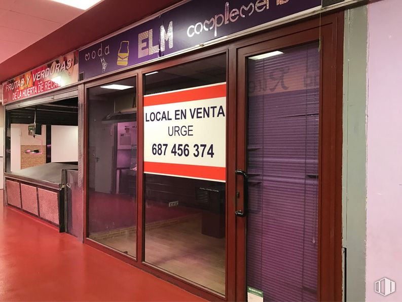 Retail for sale at Avenida Castilla-La Mancha, 57, Illescas, Toledo, 45200 with cabinetry, fixture, building, font, signage, facade, glass, composite material, transparency and magenta around