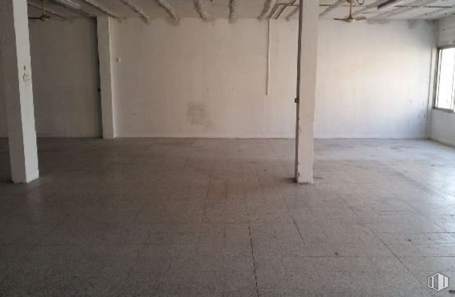 Nave en venta en Calle San Dalmacio, 5, Villaverde, Madrid, 28021 con ventana, madera, suelo, piso, material compuesto, material de construcción, tintes y matices, hormigón, techo y espacio alrededor