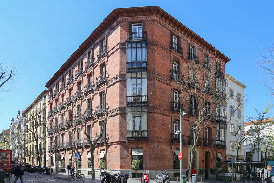 Local en alquiler y venta en Calle Lagasca, 23, Salamanca, Madrid, 28001 con edificio, cielo, propiedad, ventana, rueda, diseño urbano, neumático, condominio, zona residencial y árbol alrededor