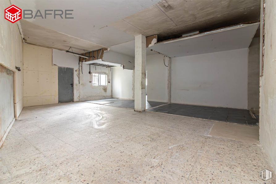 Retail for sale at Zona céntrica, Collado Villalba, Madrid, 28400 with door, window, flooring, floor, ceiling, composite material, concrete, basement, hall and building material around