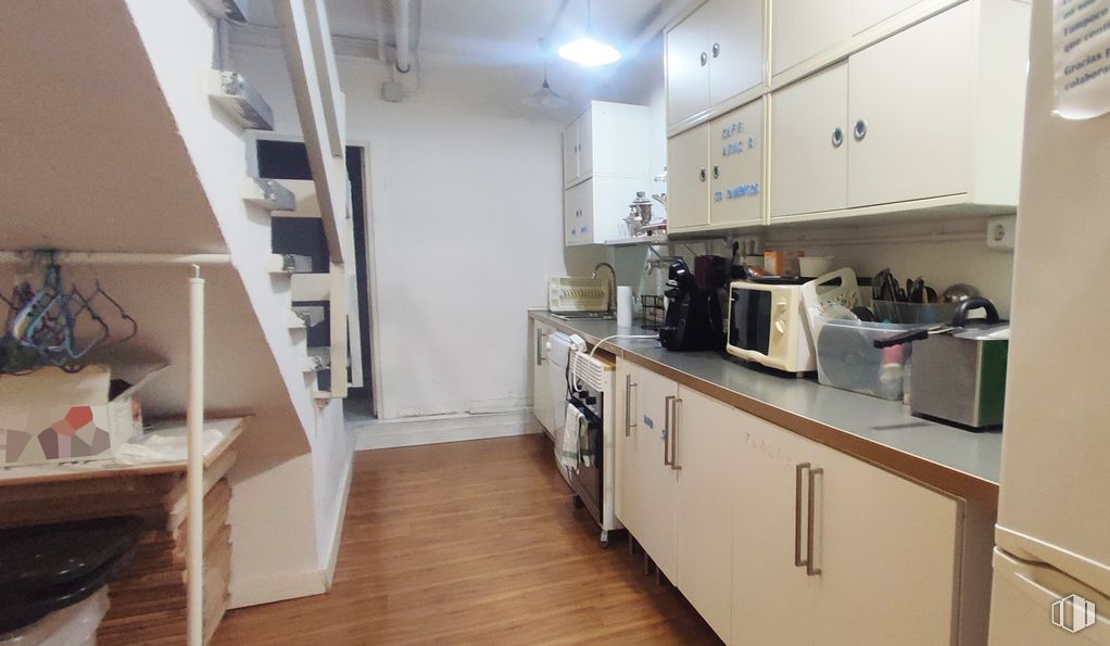 Local en alquiler y venta en Calle Francisco Suárez, Chamartín, Madrid, 28036 con ebanistería, mueble, encimera, cocina, edificio, madera, aparato de cocina, piso, pavimento y estufa de cocina alrededor