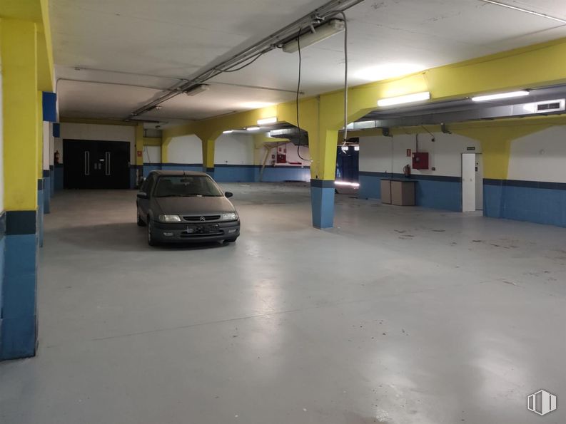 Nave en alquiler en Calle Amsterdam, Parla, Madrid, 28980 con coche, lámpara, luz de estacionamiento, neumático, vehículo terrestre, vehículo, matrícula del vehículo, rueda, iluminación del automóvil y capó alrededor