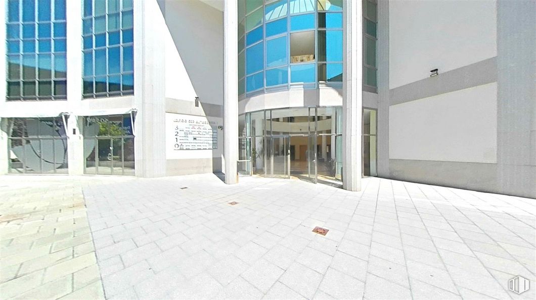 Office for sale at Calle Segundo Mata, Pozuelo de Alarcón, Madrid, 28224 with building, fixture, urban design, flooring, composite material, condominium, city, facade, glass and commercial building around