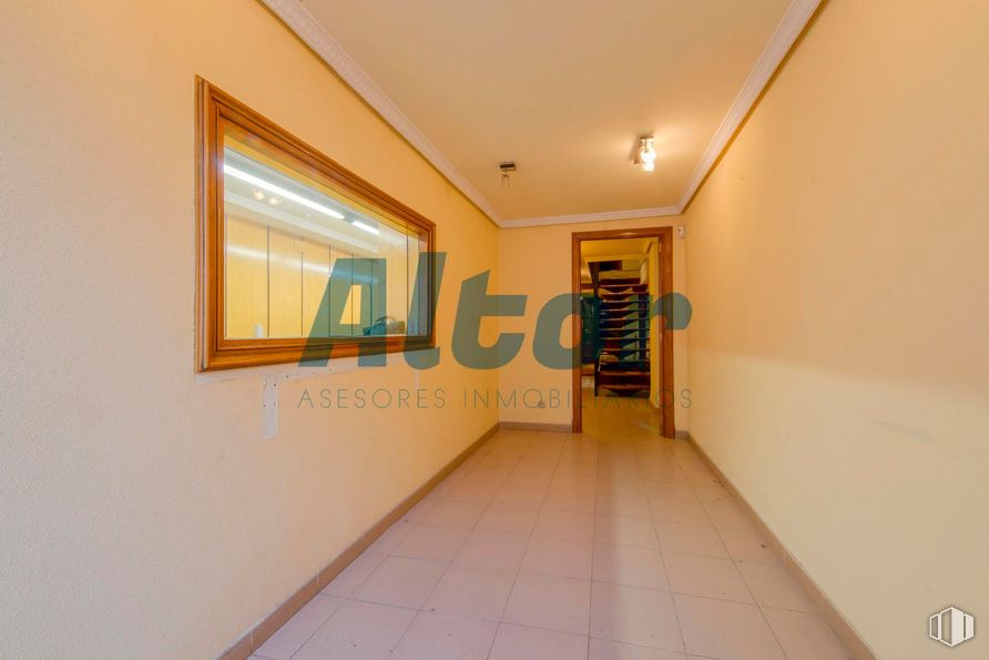 Local en venta en Calle de Alejandro Rodríguez, Tetuán, Madrid, 28039 con  alrededor