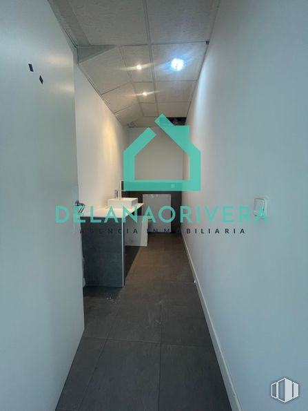 Oficina en alquiler en La Marazuela, Las Rozas de Madrid, Madrid, 28230 con ebanistería, edificio, diseño de interiores, accesorio, piso, silla, casa, suelo, techo y espacio alrededor