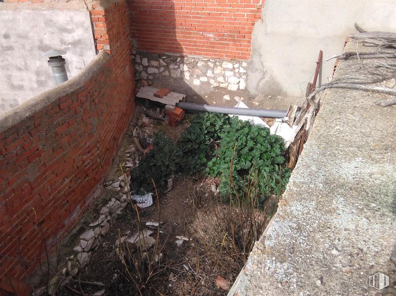 Suelo en venta en Calle Aranjuez, Colmenar de Oreja, Madrid, 28380 con planta, edificio, escaleras, hierba, albañilería, pared, ladrillo, superficie de la carretera, cubierta vegetal y casa alrededor