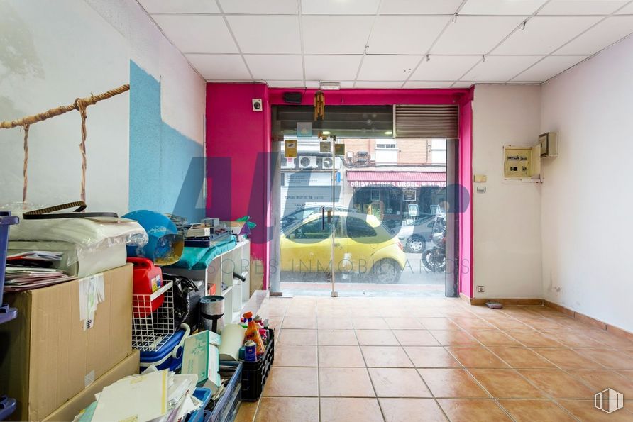 Local en venta en Calle Azabache, Carabanchel, Madrid, 28019 con coche, productos envasados, neumático, rueda, vehículo, interiorismo, iluminación del automóvil, vehículo de motor, suelo y suelos alrededor