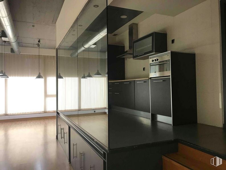 Oficina en venta en Polígono Industrial Sur, San Sebastián de los Reyes, Madrid, 28703 con encimera, ebanistería, lámpara, electrodoméstico, edificio, interiorismo, arquitectura, accesorio, suelos y suelo alrededor