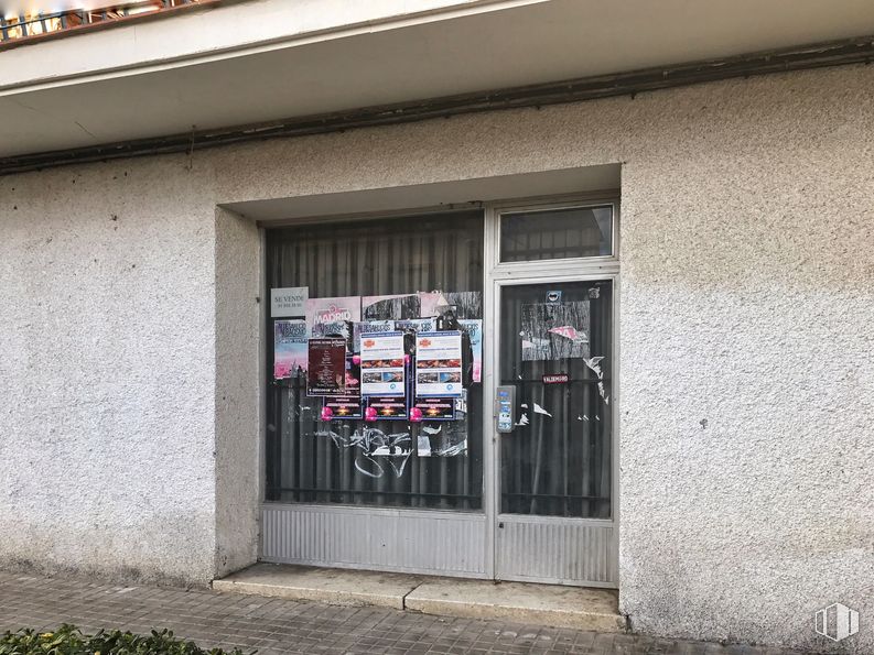 Local en venta en Avenida Belén, 20, Ciempozuelos, Madrid, 28350 con puerta, accesorio, material compuesto, fuente, fachada, madera, tintes y matices, planta, simetría y hormigón alrededor