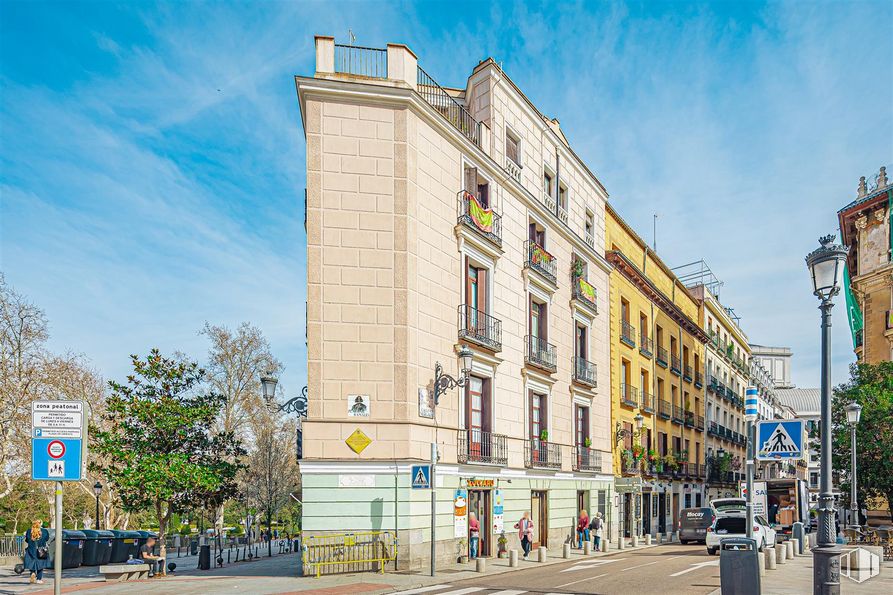 Oficina en alquiler en Calle Vergara, 16, Centro, Madrid, 28013 con edificio, cielo, nube, durante el día, luz de la calle, ventana, diseño urbano, vía pública, árbol y superficie de la carretera alrededor