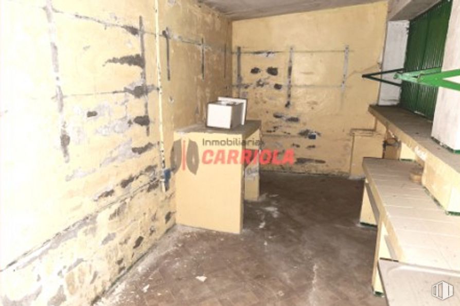 Retail for sale at Paseo Canaleja, La Torre de Esteban Hambrán, Toledo, 45920 with wood, floor, flooring, building material, house, fixture, hardwood, ceiling, room and plywood around