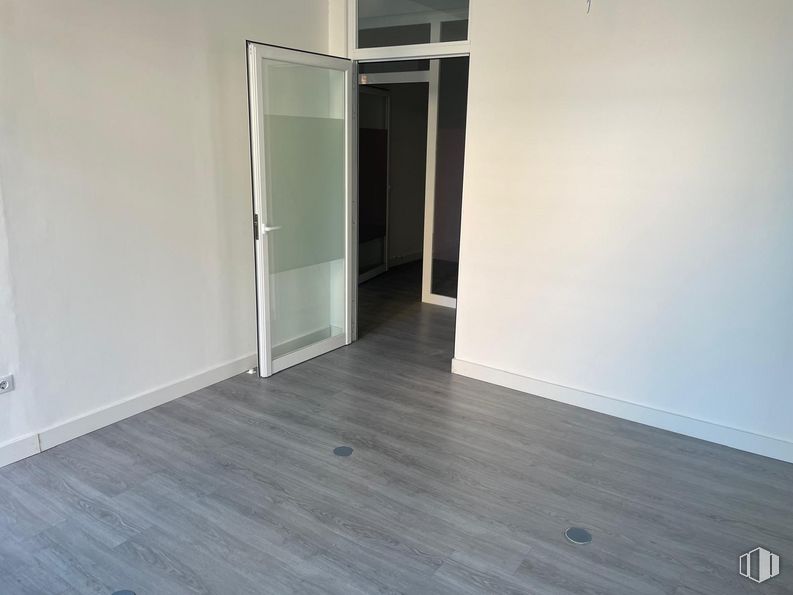 Local en alquiler y venta en Calle Florida, 56, Aranjuez, Madrid, 28300 con puerta, propiedad, madera, accesorio, suelos, suelo, pared, suelo laminado, madera dura y tinte para madera alrededor