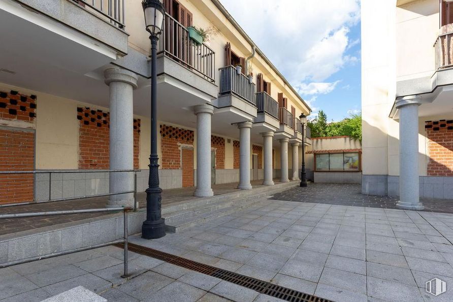 Retail for sale at Centro urbano, Venturada, Madrid, 28729 with building, sky, road surface, cloud, window, urban design, residential area, flooring, sidewalk and facade around