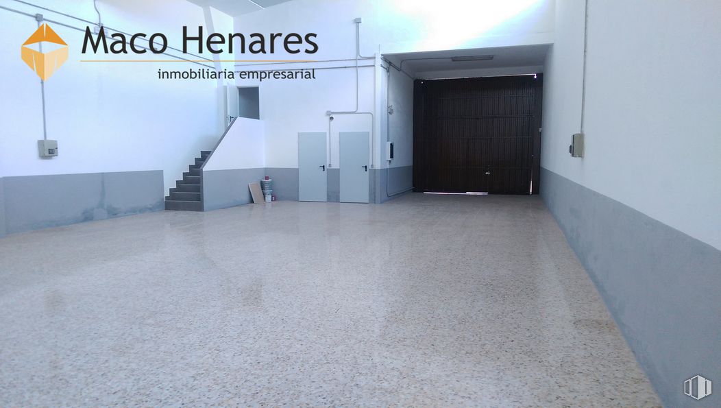 Industrial for rent at Carretera Loeches, Torrejón de Ardoz, Madrid, 28850 with building, floor, flooring, hall, door, asphalt, house, facade, composite material and glass around