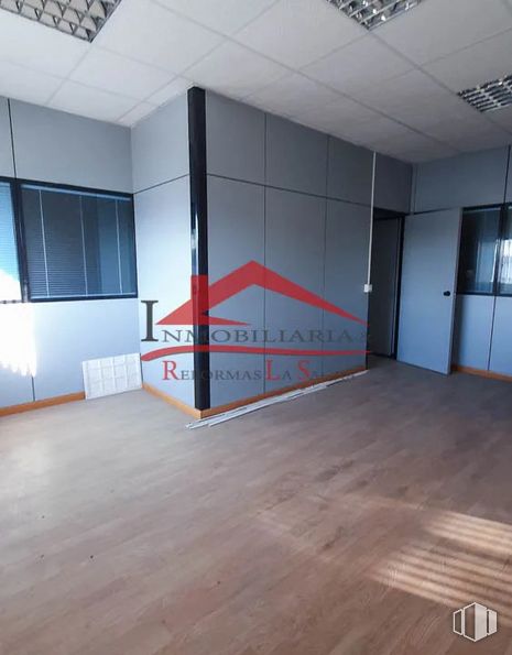 Industrial for sale at Zona logística, Illescas, Toledo, 45200 with window, building, fixture, hall, interior design, shade, wood, flooring, floor and wall around