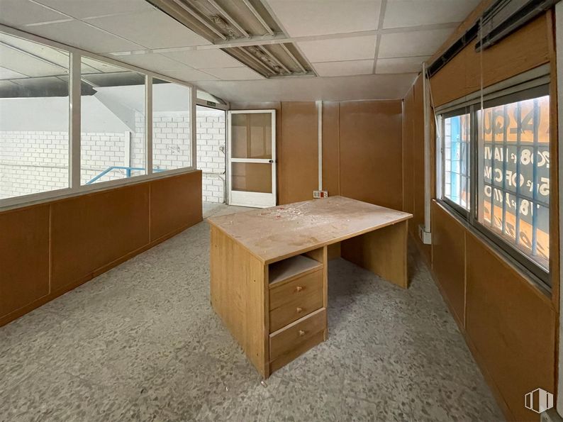 Nave en alquiler en Calle Duero, 30, Mejorada del Campo, Madrid, 28840 con escritorio, ventana, ebanistería, mueble, propiedad, edificio, mesa, madera, interiorismo y suelos alrededor