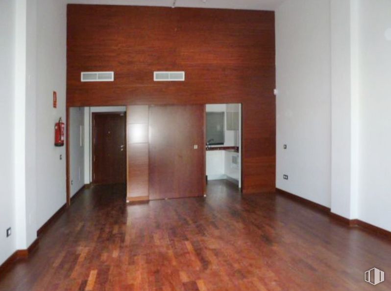 Office for sale at Calle Pollensa, 3, Las Rozas de Madrid, Madrid, 28230 with property, fixture, wood, hall, floor, flooring, wood stain, automotive exterior, hardwood and varnish around