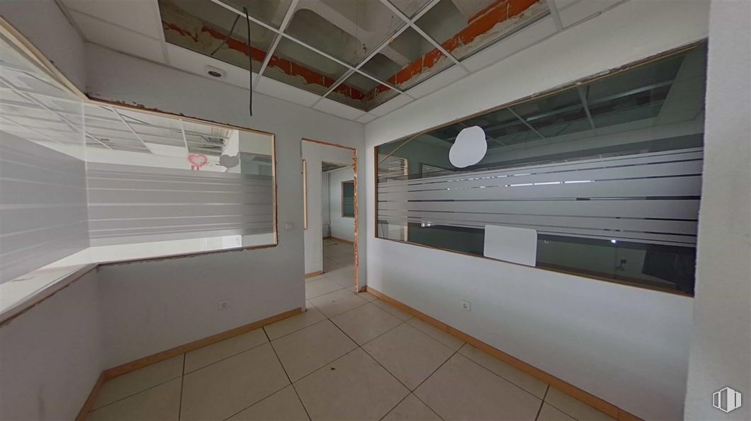 Oficina en venta en Avenida Democracia, Puente de Vallecas, Madrid, 28031 con accesorio, interiorismo, edificio, madera, suelo, suelos, pared, vidrio, techo y espacio alrededor