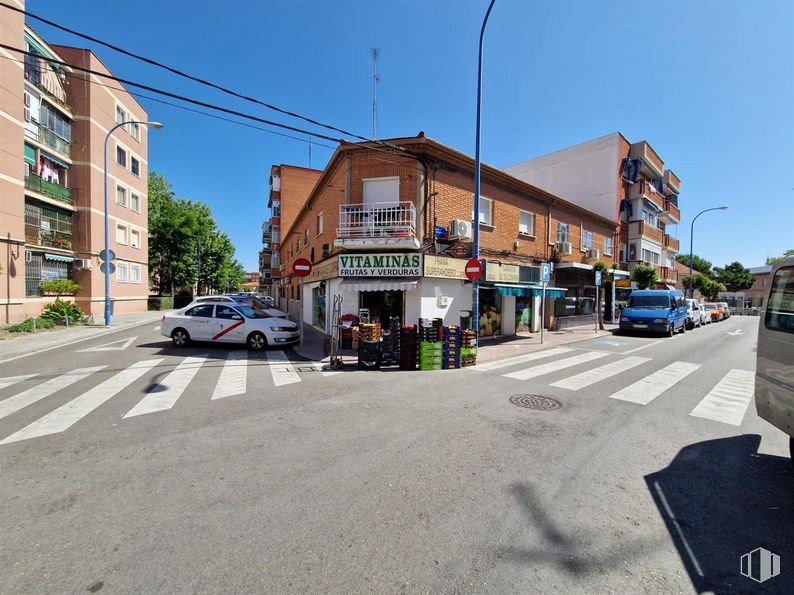 Local en venta en Zona Descubridores, Leganés, Madrid, 28911 con coche, cielo, propiedad, rueda, vehículo, neumático, infraestructura, ventana, luz de la calle y superficie de la carretera alrededor