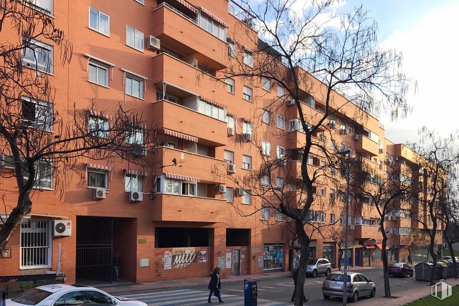 Local en alquiler en Calle Guardia Civil, 15, Valdemoro, Madrid, 28342 con coche, edificio, rueda, ventana, propiedad, planta, neumático, vehículo, árbol y cielo alrededor