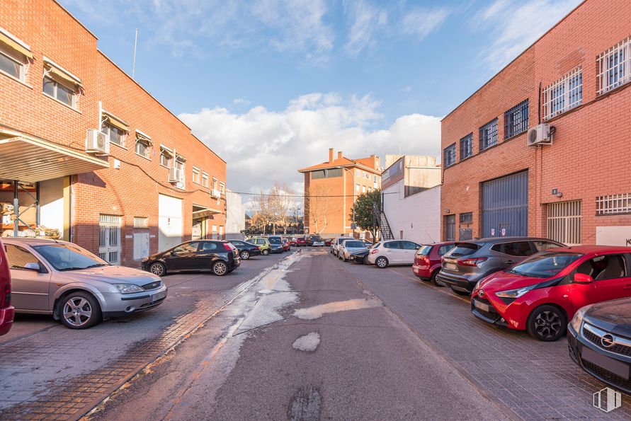 Nave en venta en Calle Soria, San Fernando de Henares, Madrid, 28830 con coche, edificio, neumático, luz de estacionamiento automotriz, rueda, vehículo terrestre, cielo, vehículo, nube y ventana alrededor