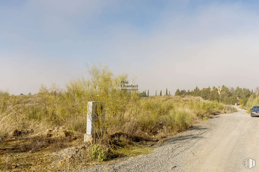 Land for sale at Urbanización La Pozuela, Toledo, 45004 with sky, cloud, plant, natural landscape, tree, tire, wheel, slope, road surface and asphalt around