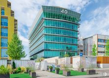 Office for rent at JV40, Calle Josefa Valcárcel, 40, San Blas - Canillejas, Madrid, 28027 with building, plant, cloud, sky, green, urban design, tower block, condominium, neighbourhood and public space around