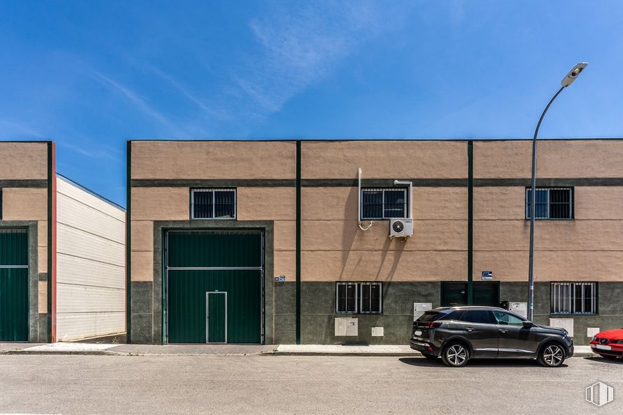 Nave en alquiler en Calle Álamo, 49, Humanes de Madrid, Madrid, 28970 con coche, ventana, edificio, luz de la calle, puerta, luz de estacionamiento, cielo, neumático, rueda y vehículo alrededor