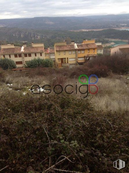 Land for sale at Calle Las Eras, Alocén, Guadalajara, 19133 with building, sky, cloud, plant, property, plant community, natural landscape, mountain, land lot and vegetation around