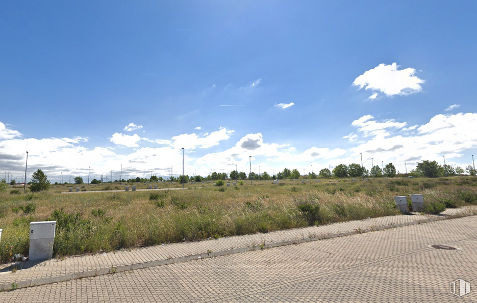 Land for sale at Calle Pedro Martínez de la Rosa, Leganés, Madrid, 28914 with cloud, sky, plant, plant community, ecoregion, natural landscape, road surface, land lot, cumulus and asphalt around