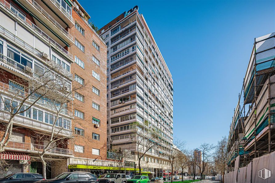 Office for rent at Paseo Castellana, Chamartín, Madrid, 28046 with building, daytime, city, apartment, urban area, neighbourhood, metropolitan area, high-rise building, condominium and commercial building around