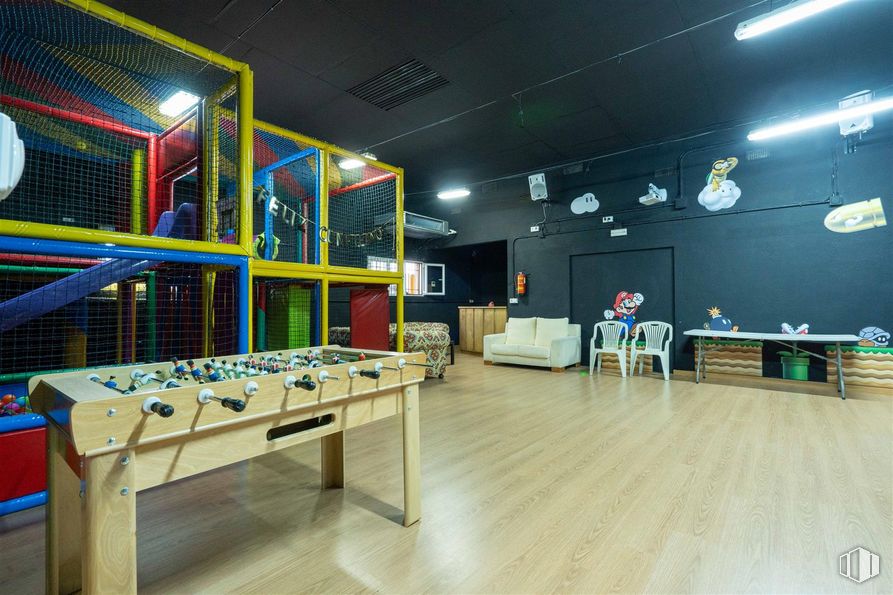 Industrial for sale & for rent at Calle Fontaneros, Villaviciosa de Odón, Madrid, 28670 with foosball table, table, furniture, couch, wood, floor, leisure, recreation room, flooring and hall around