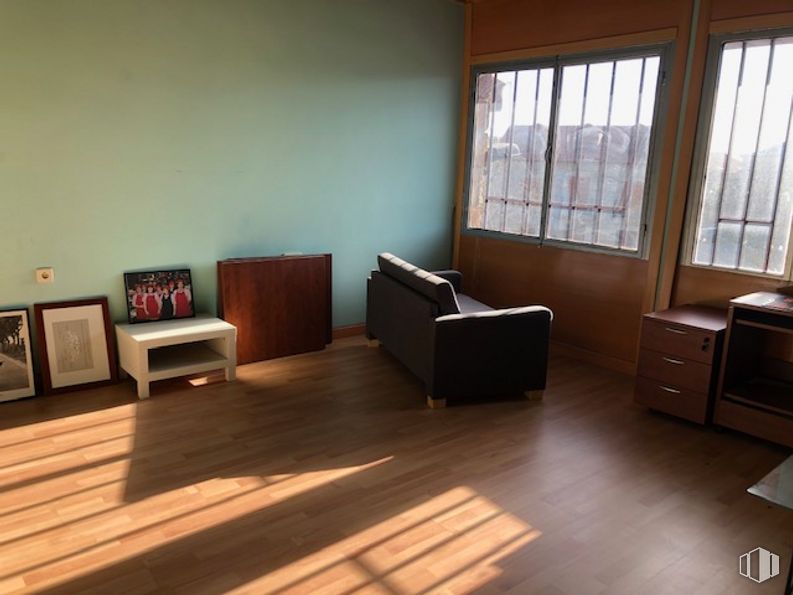 Oficina en alquiler en Zona centro, Colmenarejo, Madrid, 28270 con sofá, ventana, ebanistería, mesa, marco, propiedad, confort, madera, interiorismo y suelos alrededor