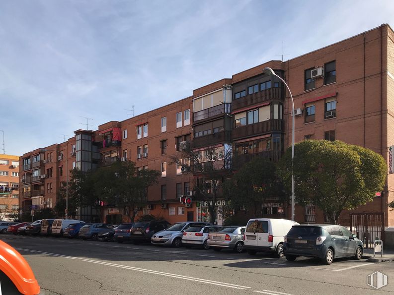 Local en alquiler y venta en Avenida de Abrantes, Carabanchel, Madrid, 28025 con coche, edificio, camioneta, vehículo terrestre, cielo, nube, rueda, propiedad, ventana y vehículo alrededor