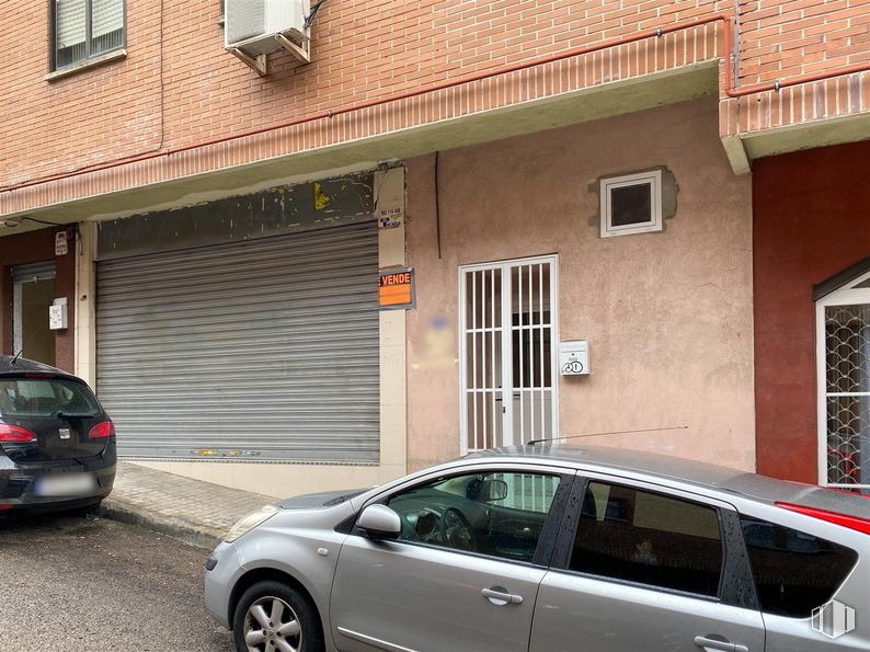 Local en alquiler en Calle Mar Negro, Las Rozas de Madrid, Madrid, 28230 con coche, neumático, rueda, ventana, puerta, luz de estacionamiento, vehículo terrestre, vehículo, diseño automovilístico y neumático de automoción alrededor