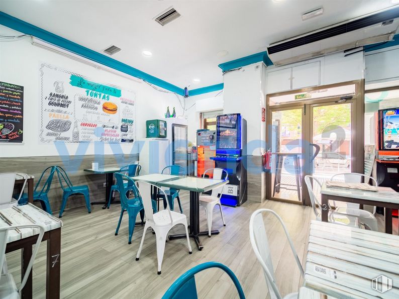 Retail for sale at Calle Arcos, San Blas - Canillejas, Madrid, 28032 with chair, kitchen & dining room table, table, furniture, property, interior design, floor, flooring, leisure and real estate around