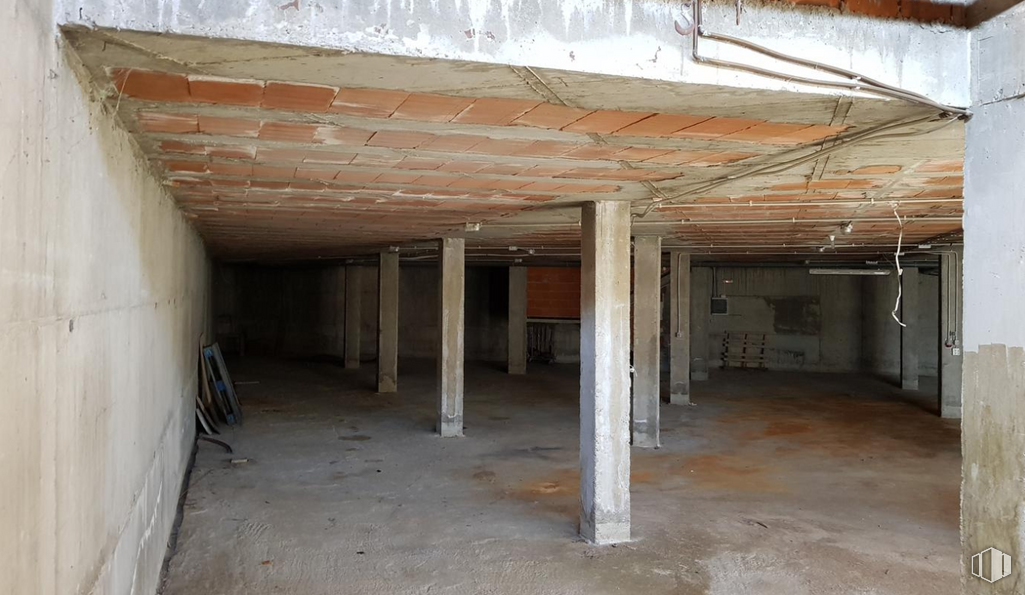 Industrial for sale at Calle de la Calera, El Barco de Ávila, Ávila, 05600 with wood, floor, flooring, composite material, house, real estate, beam, building material, gas and ceiling around