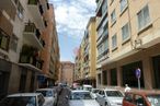 Retail for sale at Zona centro, Cuenca, 16004 with car, window, building, automotive parking light, land vehicle, vehicle, sky, cloud, vehicle registration plate and tire around